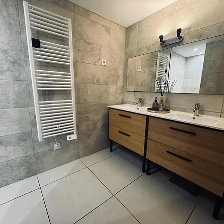 Bas De Apartament *